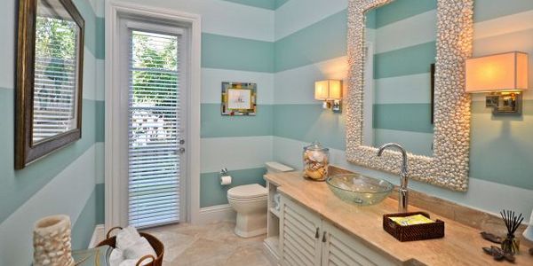 Matching Bathroom Colors with the Décor